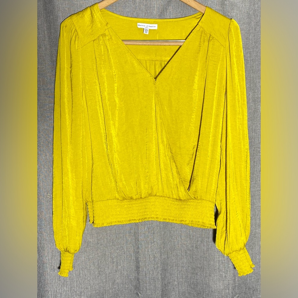 Snap closure long sleeved blouse